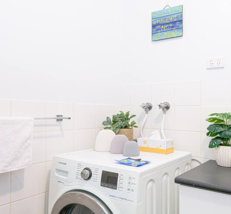 Cozy 1 Bedder In St Kilda With Balcony Apartman Melbourne Kültér fotó