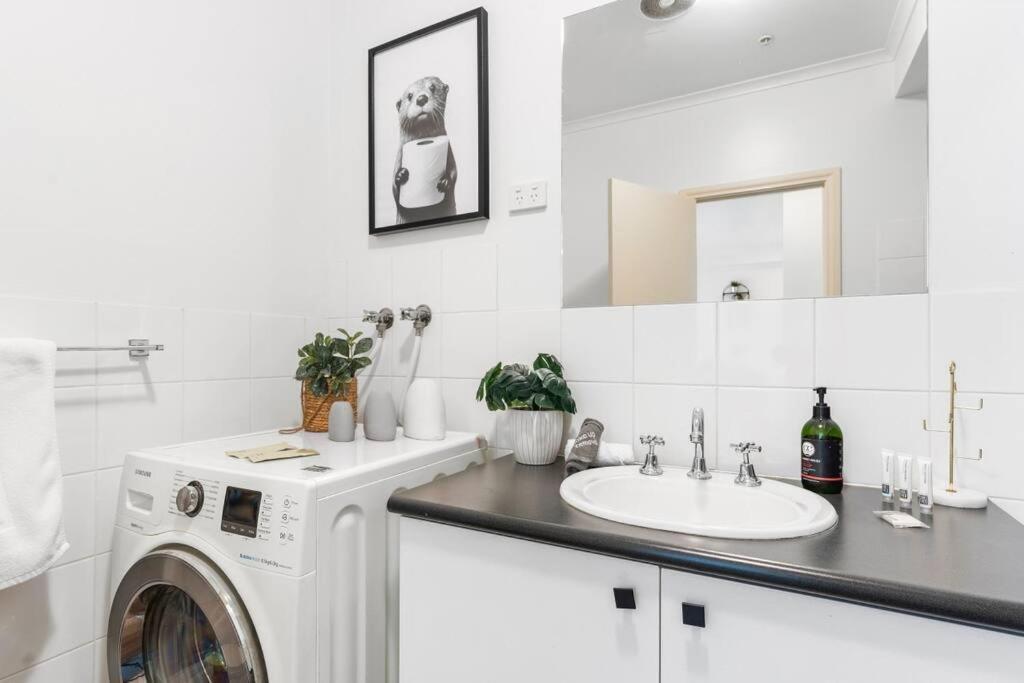 Cozy 1 Bedder In St Kilda With Balcony Apartman Melbourne Kültér fotó