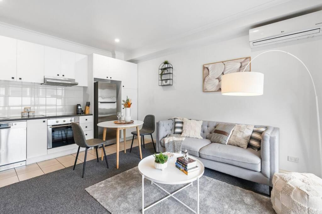 Cozy 1 Bedder In St Kilda With Balcony Apartman Melbourne Kültér fotó